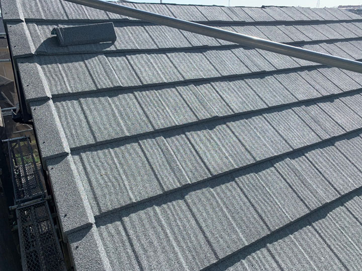 ジンカリウム鋼板製の屋根材