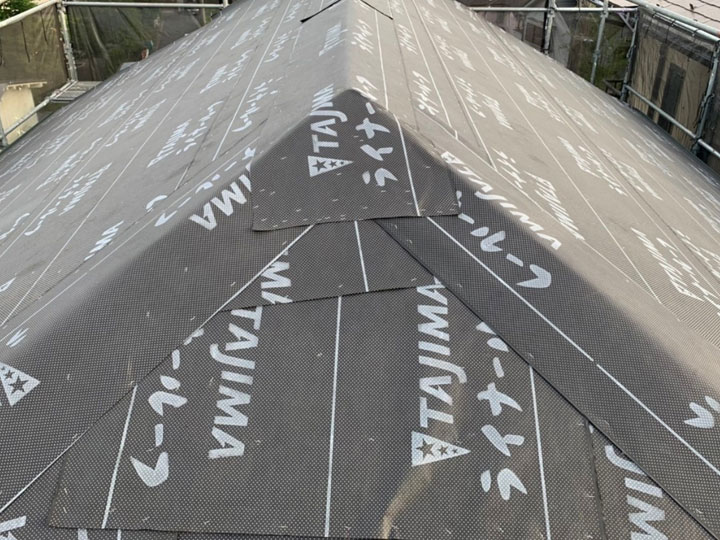 ルーフィングの耐用年数はどれくらい？屋根リフォームで失敗しないための基礎知識