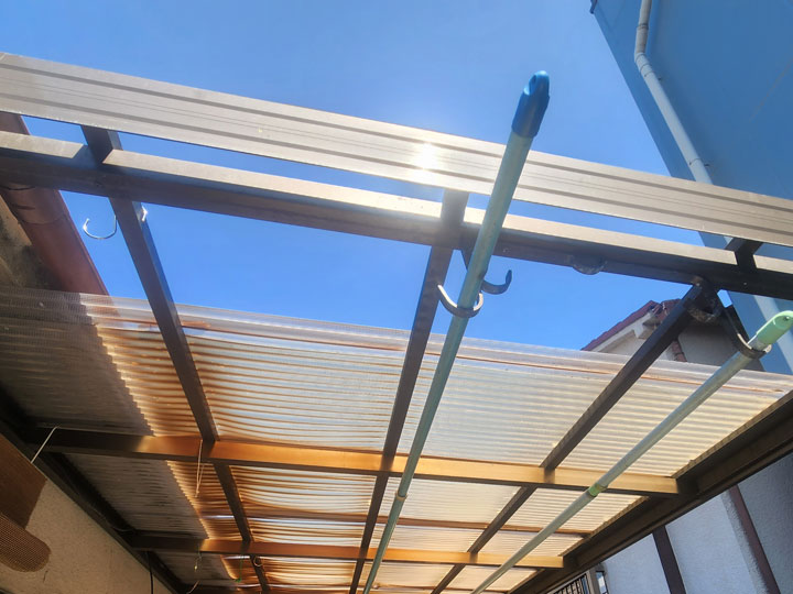 屋根リフォームで火災保険は使える？活用方法と絶対に注意したいトラブル