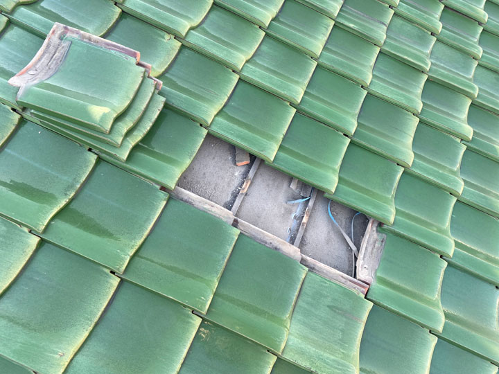 瓦屋根の修理費用はいくら？状況別の相場とリフォームが必要なケースを解説