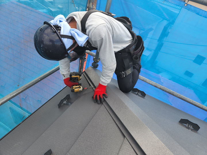 葺き替え工事も街の屋根やさんへお任せください！