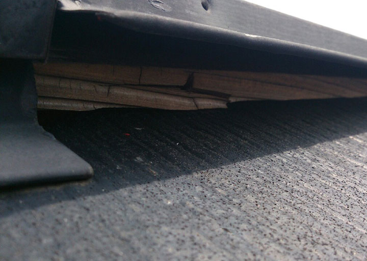 破損していた屋根