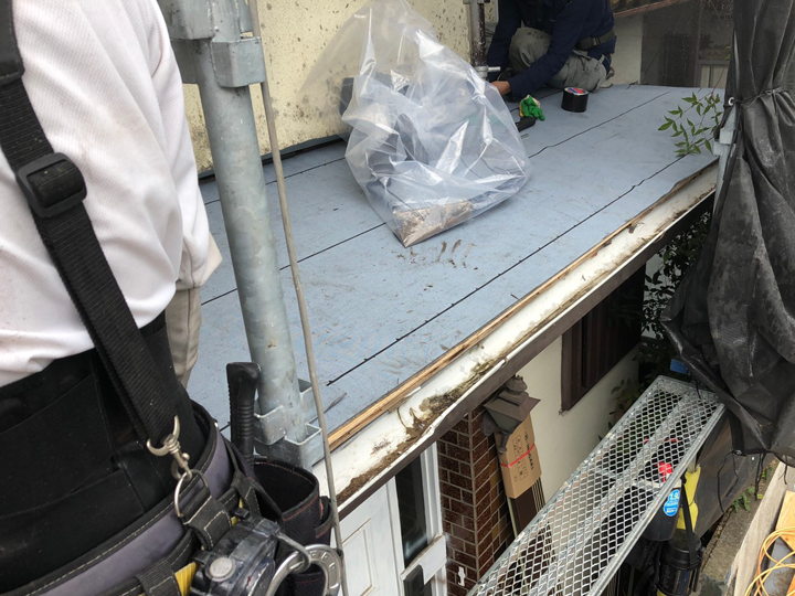 屋根修理で足場はなぜ必要?費用の相場や金額を左右するポイントも解説