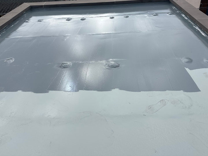 屋根の防水工事、いつやるのが正解？陸屋根の雨漏りを防ぐ種類とメンテナンス