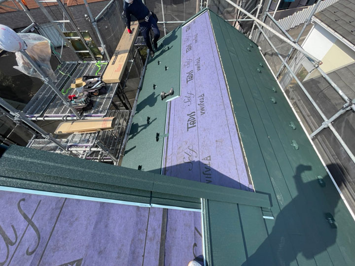 屋根カバー工法の費用相場と、実際に工事が必要になるケースとは？