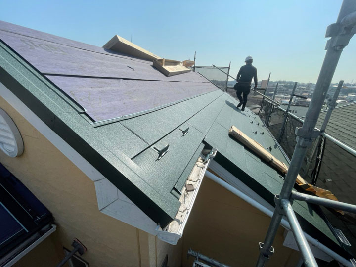 カバールーフ工法とは？屋根カバー工法のメリット・費用相場・注意点を解説