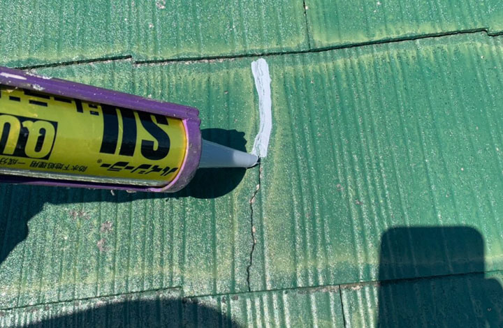 コロニアル屋根のひび割れ放置は厳禁！最適な補修とリフォームのタイミングを伝授します！