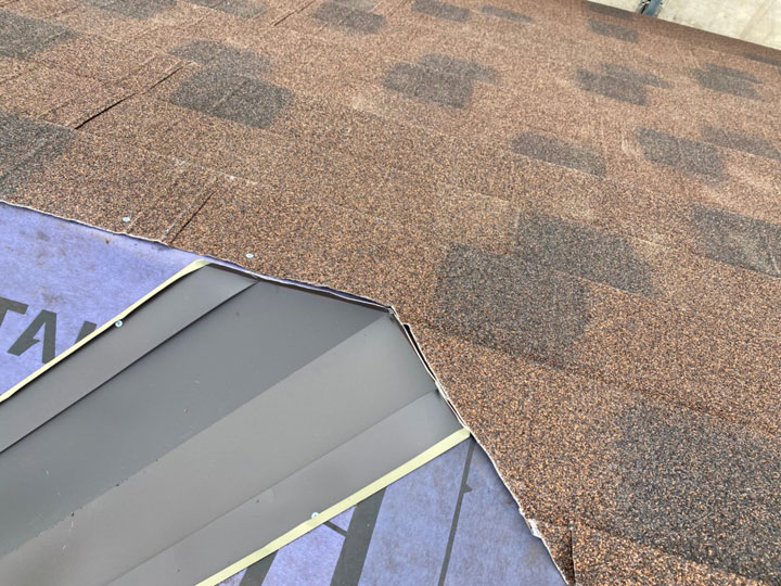 ジンカリウム鋼板製屋根材の仕上がり