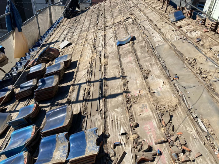 瓦屋根の葺き替えならお任せください