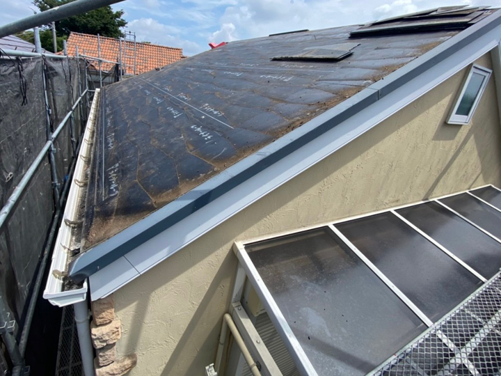 下地が劣化していたコロニアル屋根