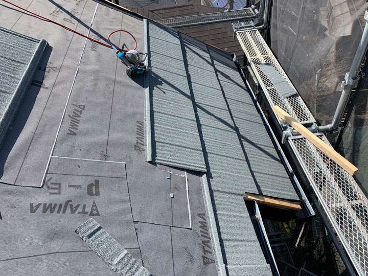 屋根材の下に葺かれているルーフィング