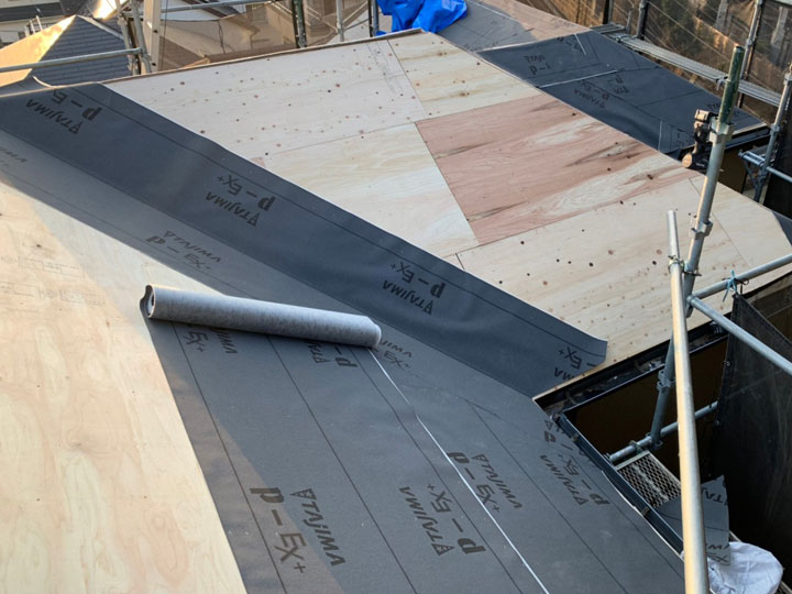 葺き替えで防水紙を新設