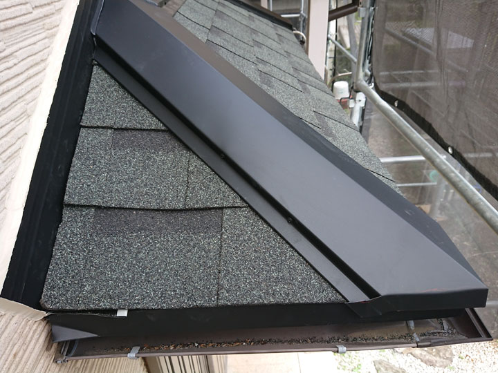 シングルルーフの棟板金