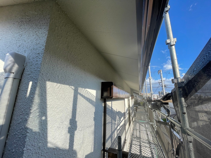 足場が必要になる軒天塗装
