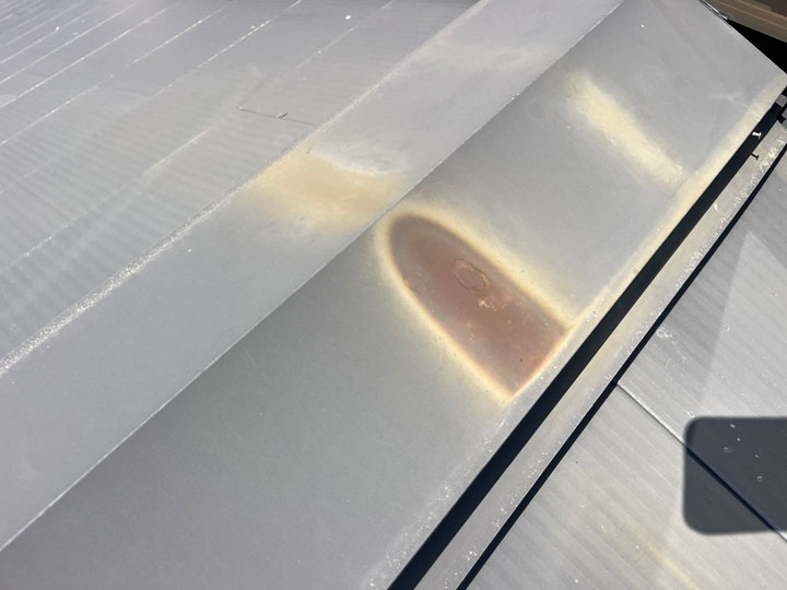 棟板金に発生した錆