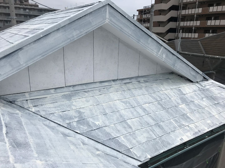 遮熱塗料塗装中の屋根