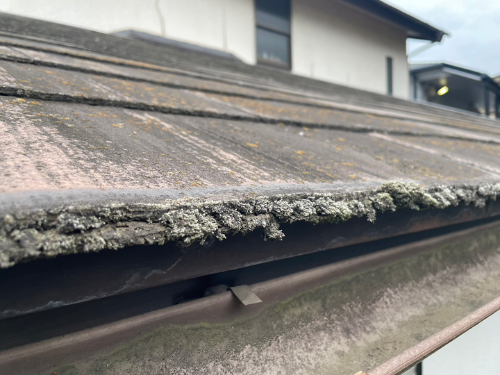 経年劣化の見られるカラーベスト屋根