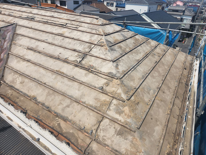 軽量化が果たせる葺き替え工事