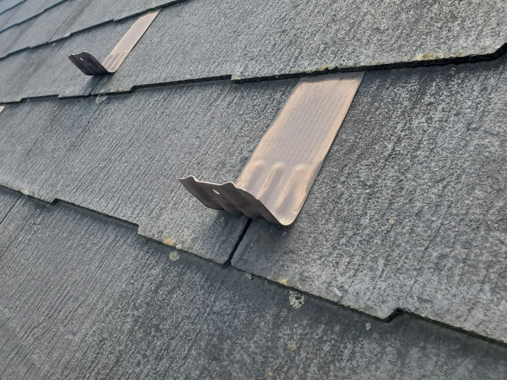 解体・改修工事を行う際、着工前にアスベストの有無を調査し、行政に報告することが義務付けられています