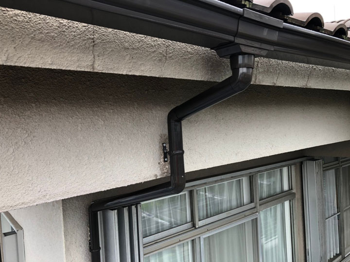 複数の部材が組み合わさる雨樋