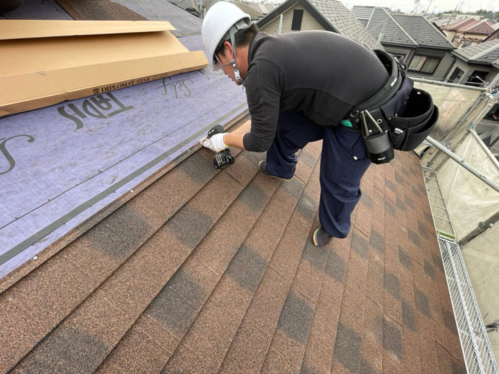 屋根リフォームのカバー工法とは？葺き替えとの違い・メリット・費用相場を解説