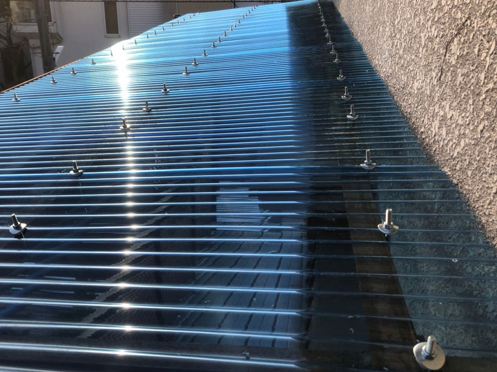 波板屋根の特徴と修理のポイント｜破損時は早めの対応を