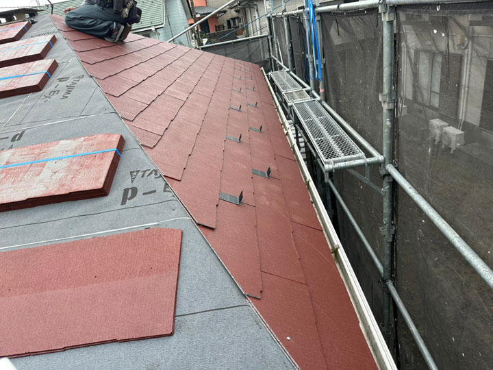 スレートへの葺き替え中