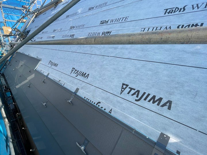 急勾配な屋根の葺き替え