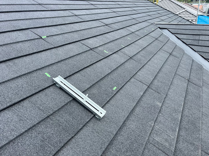 ジンカリウム鋼板製の屋根