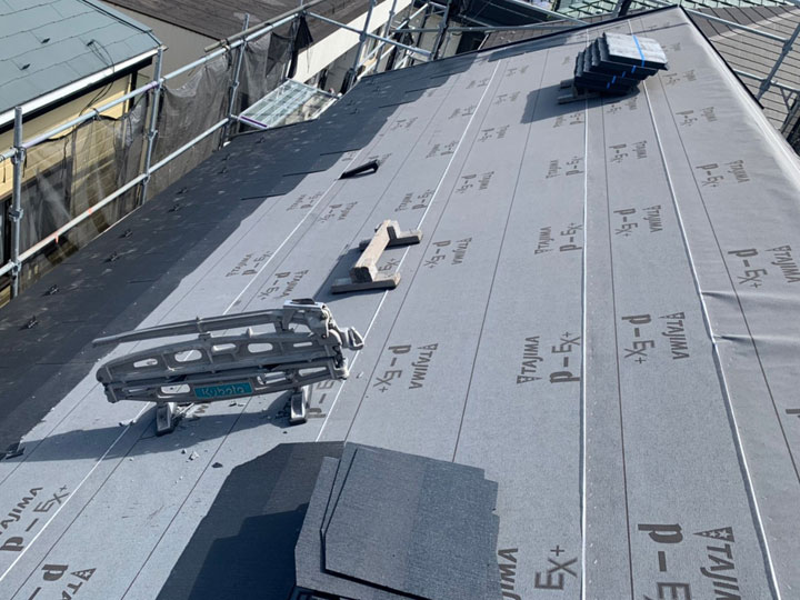 グラッサの下に惹かれているルーフィング