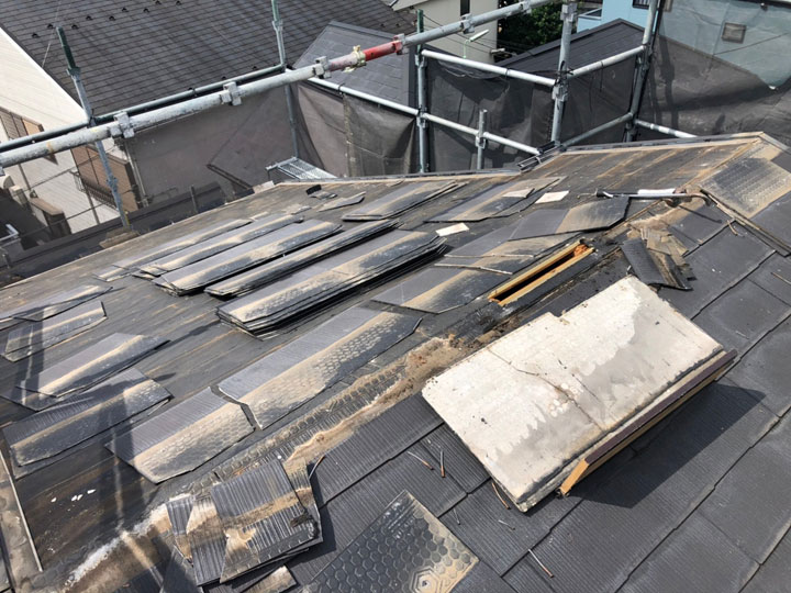スレートの葺き替え中