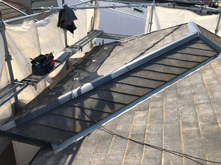 足場の設置が必須となります