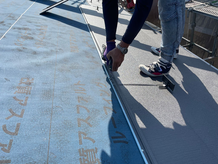 ガルバ屋根の施工