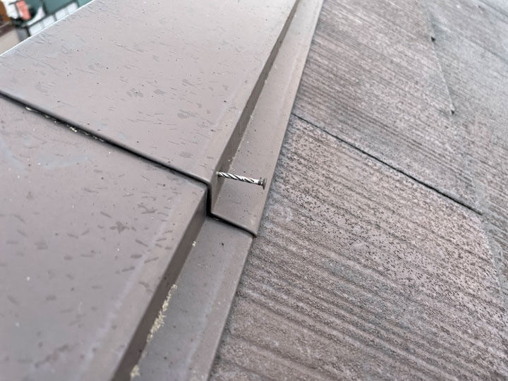 棟板金の浮きの兆候