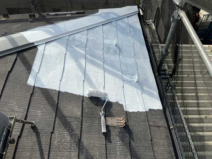 街の屋根やさんの塗装施工現場