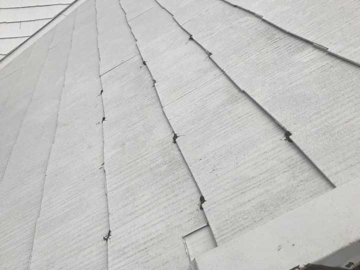 白系統の方が遮熱効果が高い