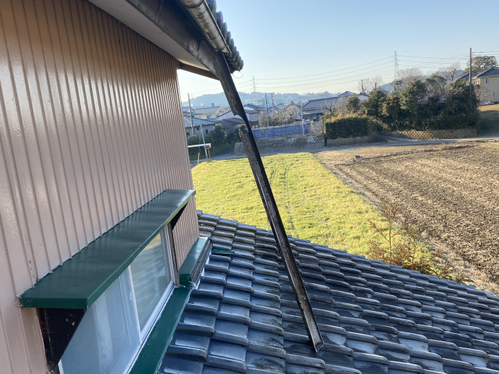 外れてしまった雨樋