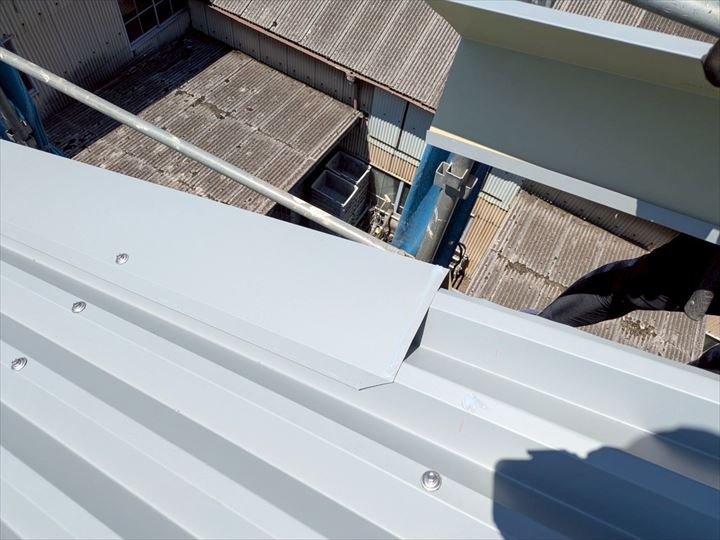 ケラバ板金の取り付け