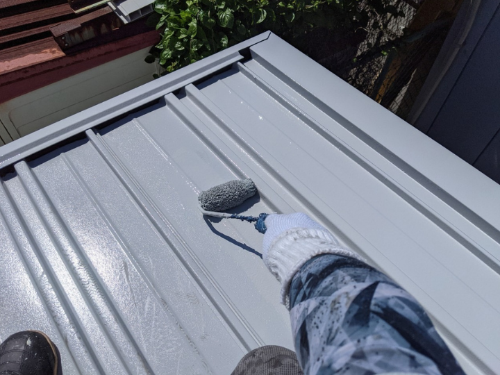 物置は錆止め塗料での屋根塗装