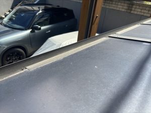 軒先のおさまりを確認