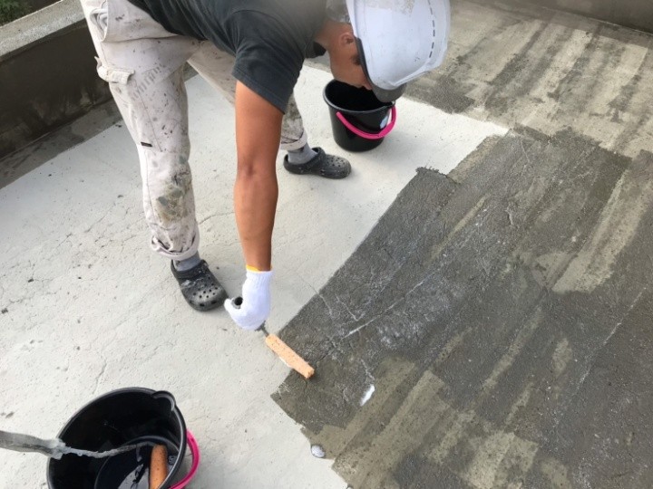 プライマー塗布で密着性を向上