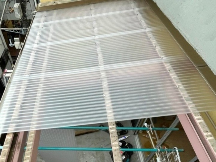 新しいポリカ波板の設置