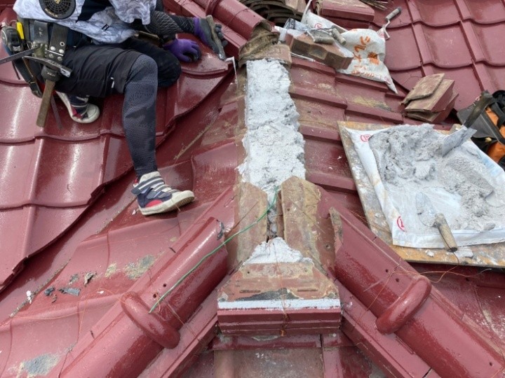 新しい土台（葺き土・南蛮漆喰）の形成