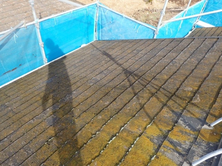 傾斜部分の広範囲な汚れ