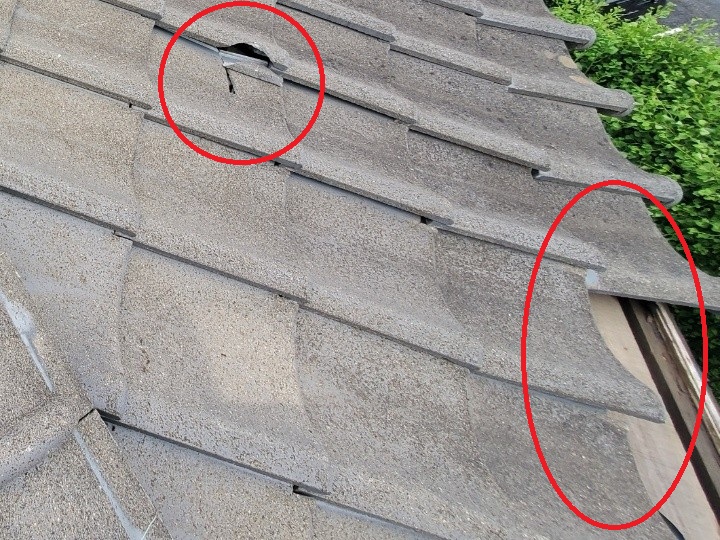桟瓦の割れを確認