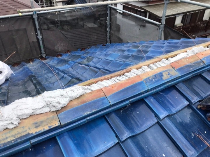 のし瓦の積み直し作業