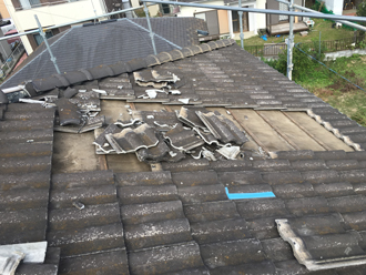 台風によって被災してしまったモニエル瓦の屋根